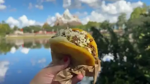 Cheese-stuffed arepas at Smiling Crocodile