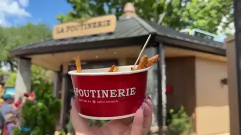 Quebec-style poutine with cheese toast at La Poutinerie
