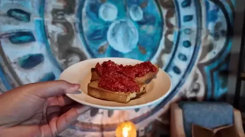 Pan con tomate at Chronos Club